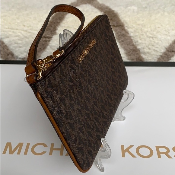 Michael Kors Jet Set Travel Lg Top Zip Wristlet - Picture 14 of 16